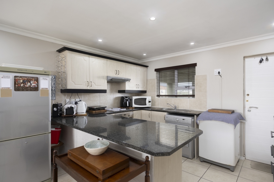 To Let 2 Bedroom Property for Rent in Heritage Park Western Cape